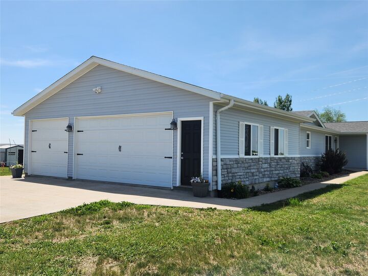 Property Photo:  1802 Elk Horn Trail  IA 50214 