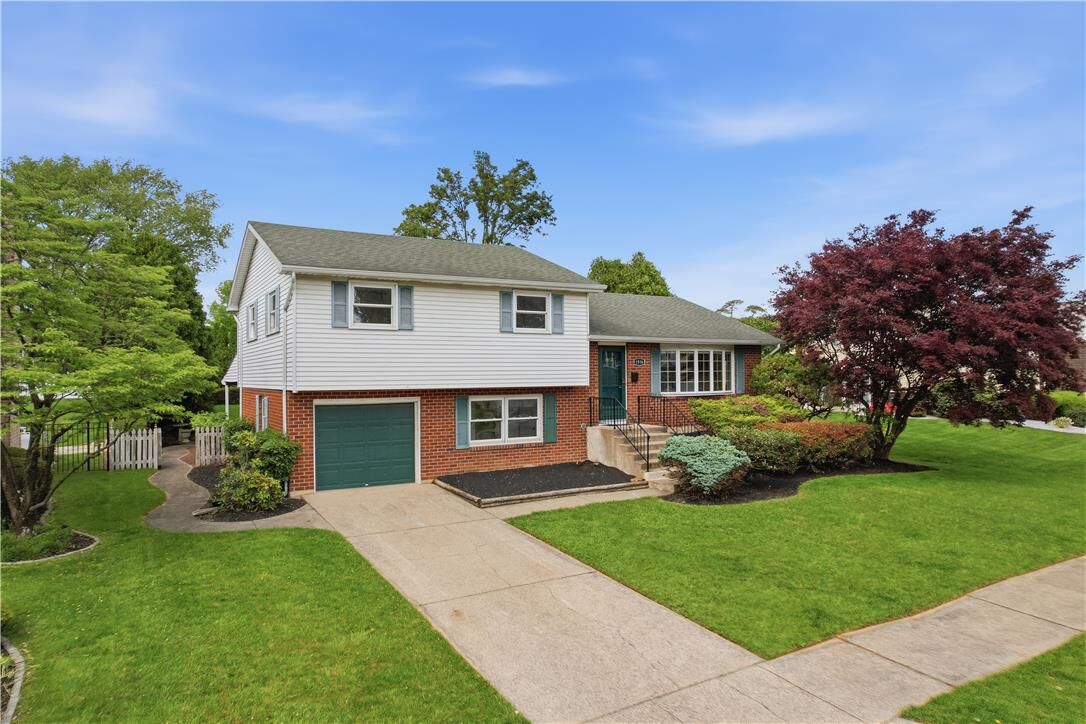 Property Photo: 1936 Kingsley Drive PA 18018