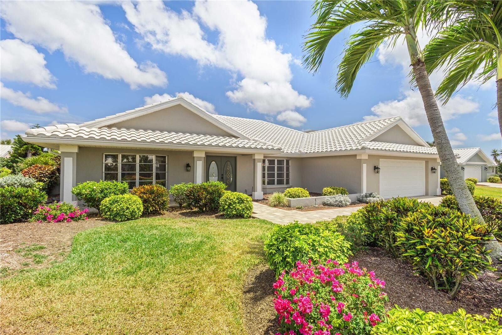 Property Photo: 622 Paget Court FL 34293