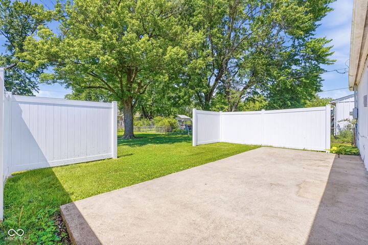 Property Photo:  2746 Streamside Drive  IN 47203 