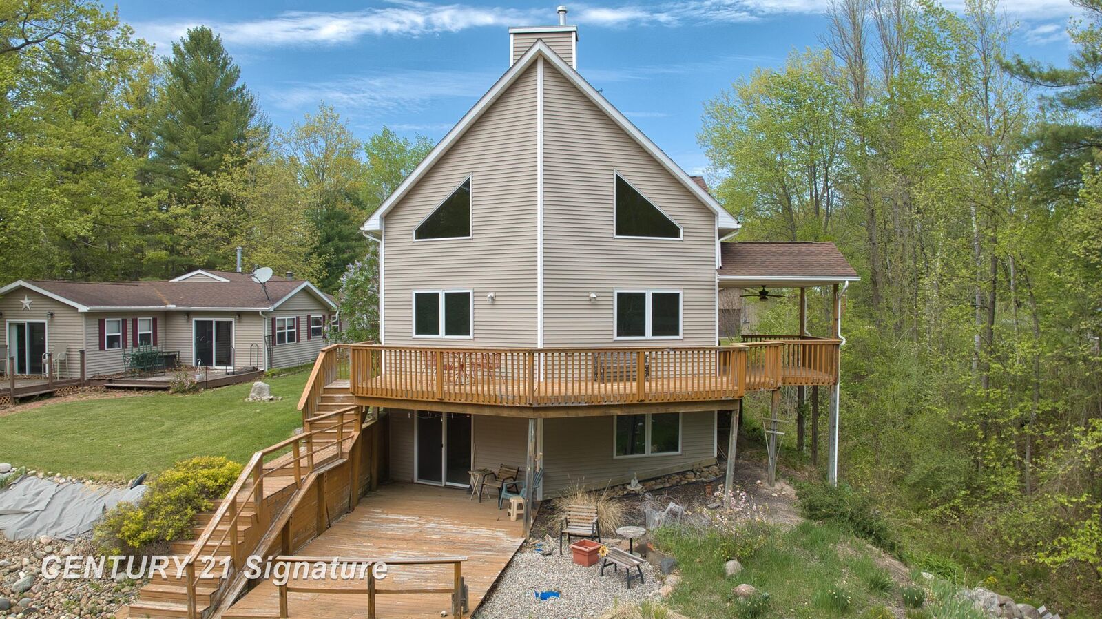 Property Photo:  1724 Middle Point Drive  MI 48610 