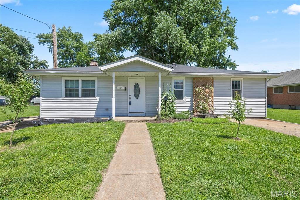 Property Photo:  714 Vest Avenue  MO 63088 