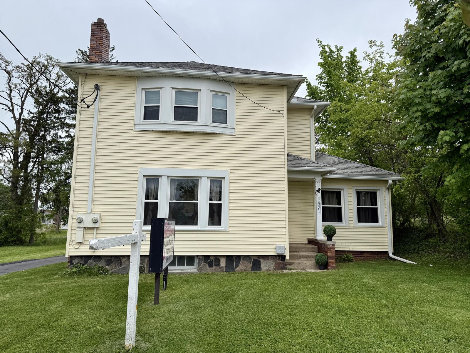 Property Photo:  205 N W Avenue  MI 49201 