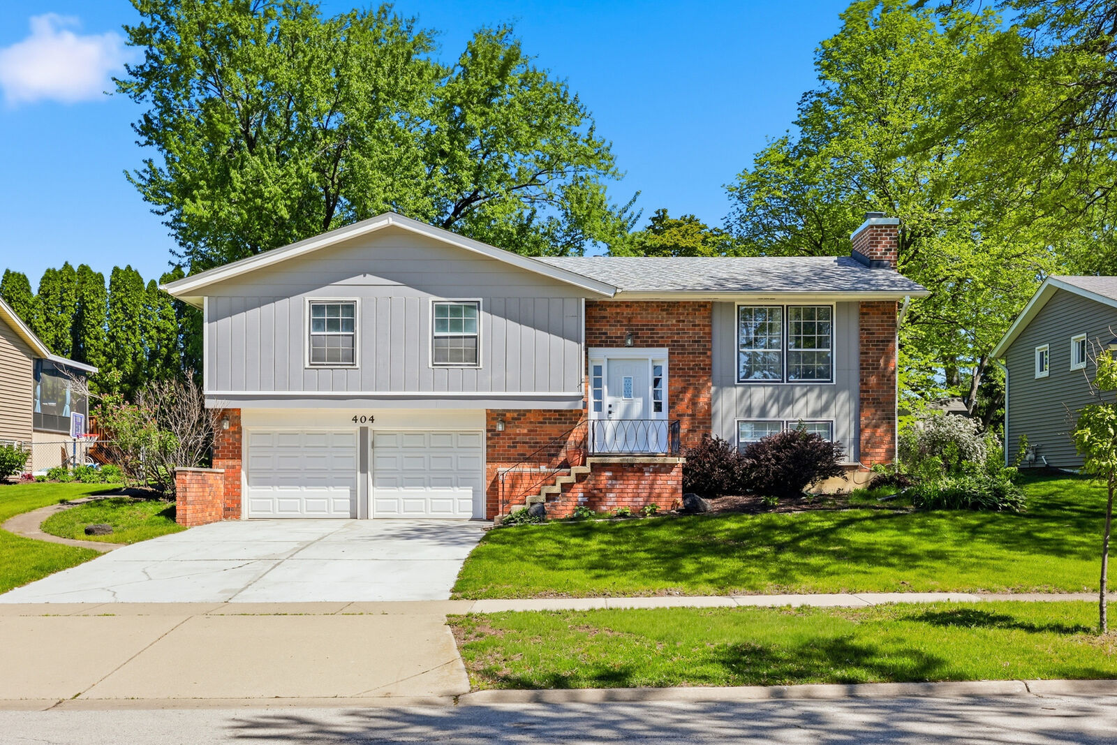 Property Photo:  404 Milford Court  IL 60193 