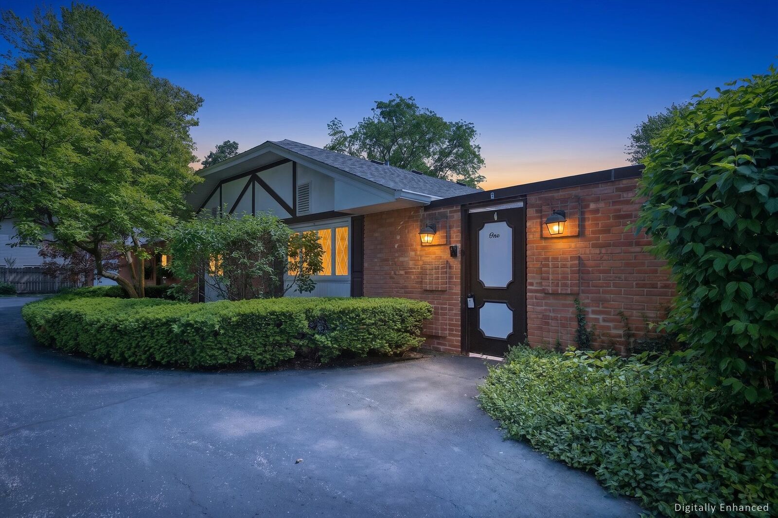Property Photo:  1 Carlisle On Duxbury Court 1  IL 60008 