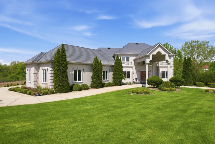 Property Photo:  9 Falcon Lakes Drive  IL 60010 