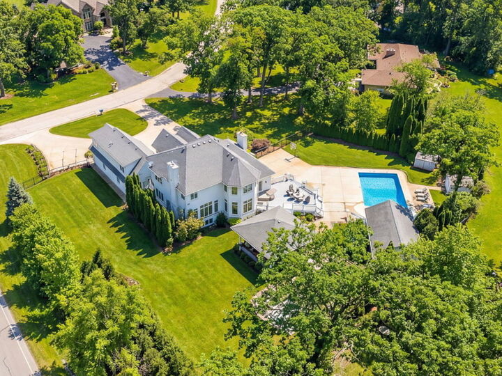 Property Photo: 1 Bell Oak Lane IL 60439