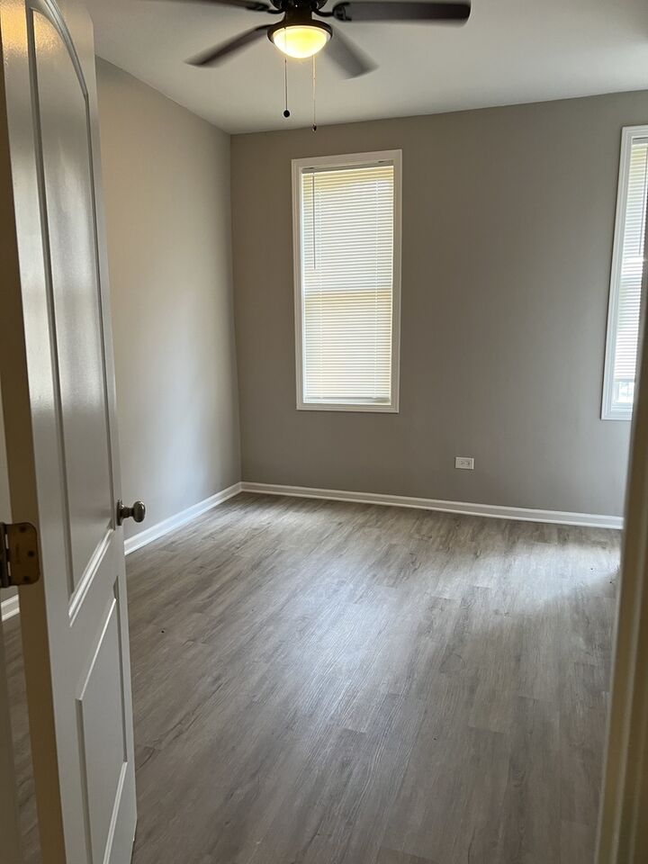 Property Photo: 7724 S Avalon Avenue 1 IL 60619