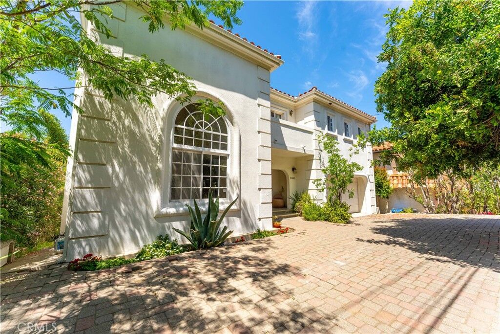 Property Photo:  23665 Summit  CA 91302 