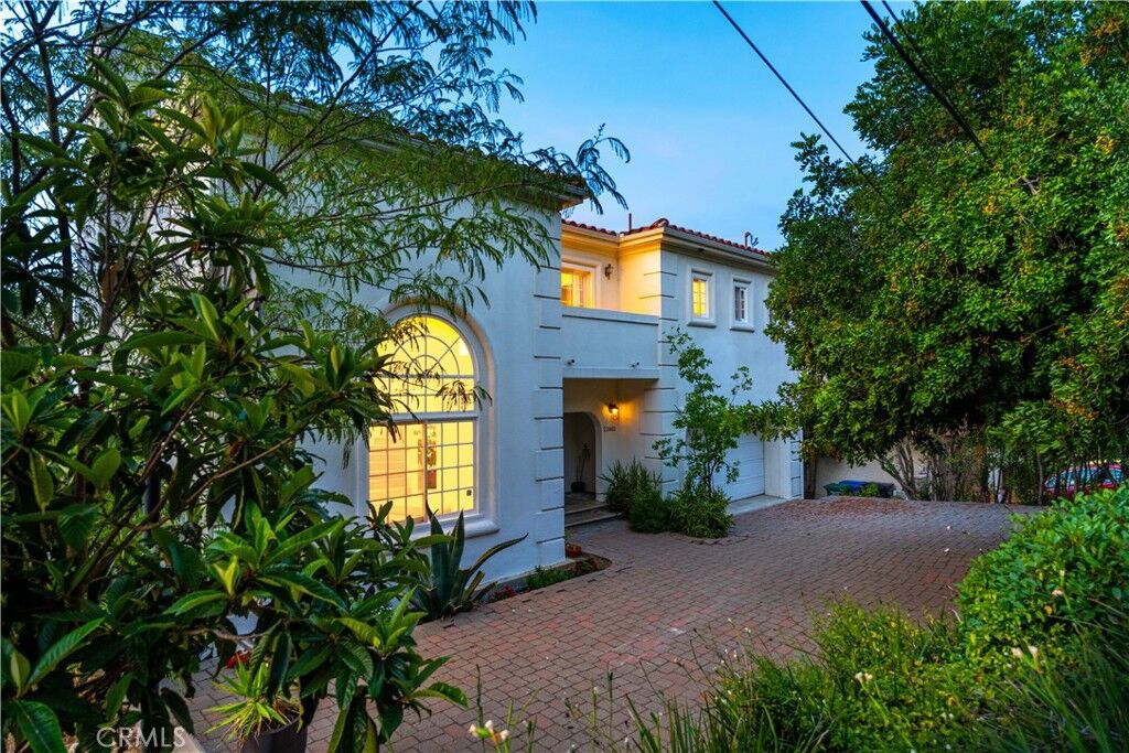 Property Photo:  23665 Summit  CA 91302 