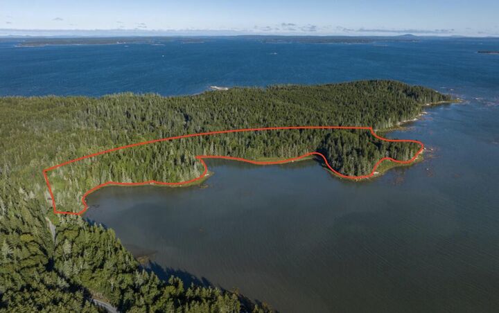Property Photo:  18 Jericho Bay Road  ME 04685 