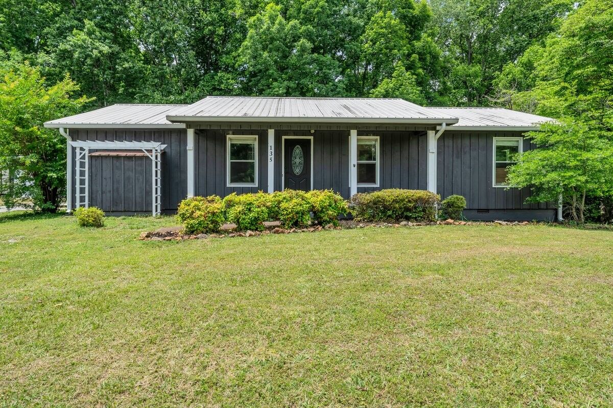 Property Photo: 135 Briarwood Ct TN 37330