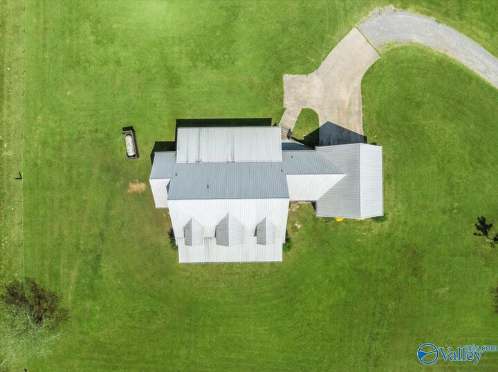 Property Photo:  2431 County Road 1755  AL 35087 