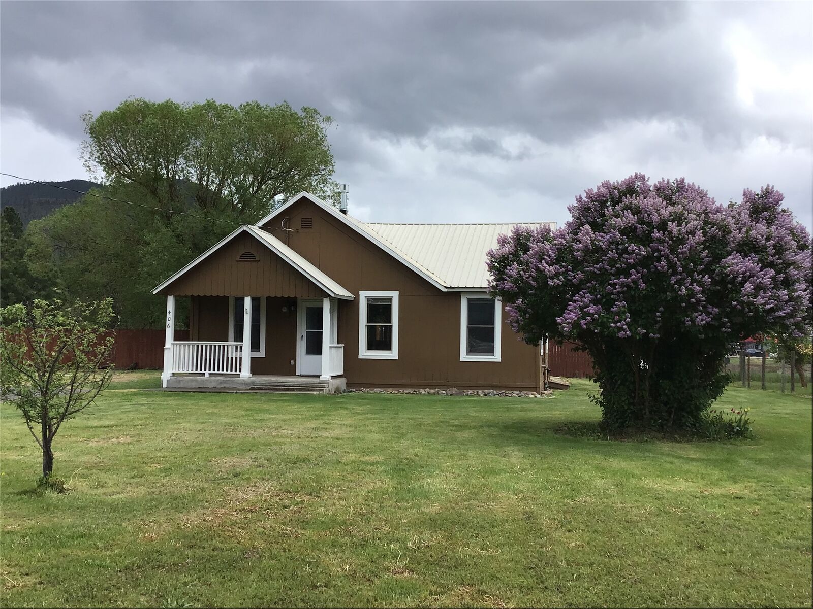 Property Photo:  406 Main Street  MT 59866 
