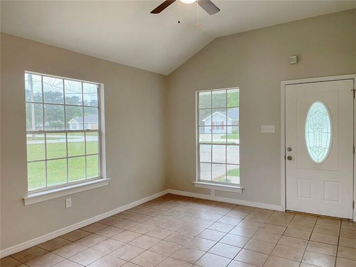 Property Photo: 112 E Cherrywood Lane LA 70452