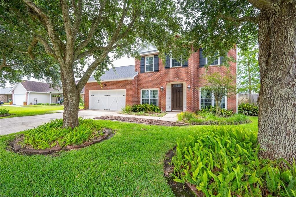 Property Photo:  1015 Sterling Oaks Boulevard  LA 70461 