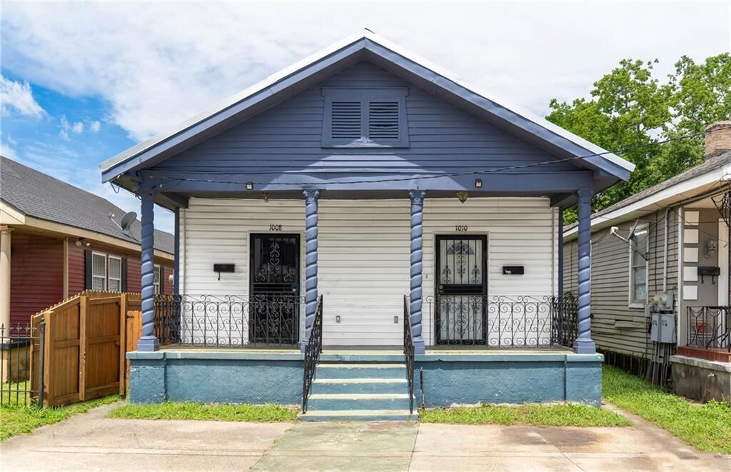 Property Photo:  1008 10 Charbonnet Street  LA 70117 