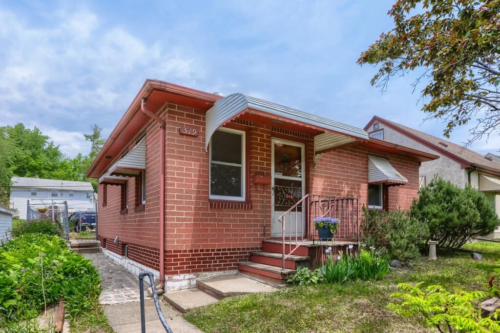 Property Photo:  519 36th Avenue NE  MN 55418 