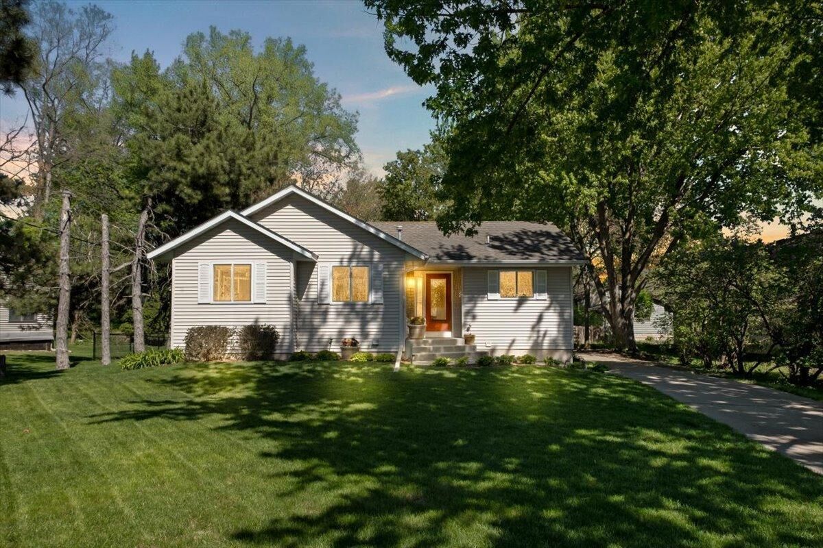 Property Photo:  3210 Scott Avenue N  MN 55422 