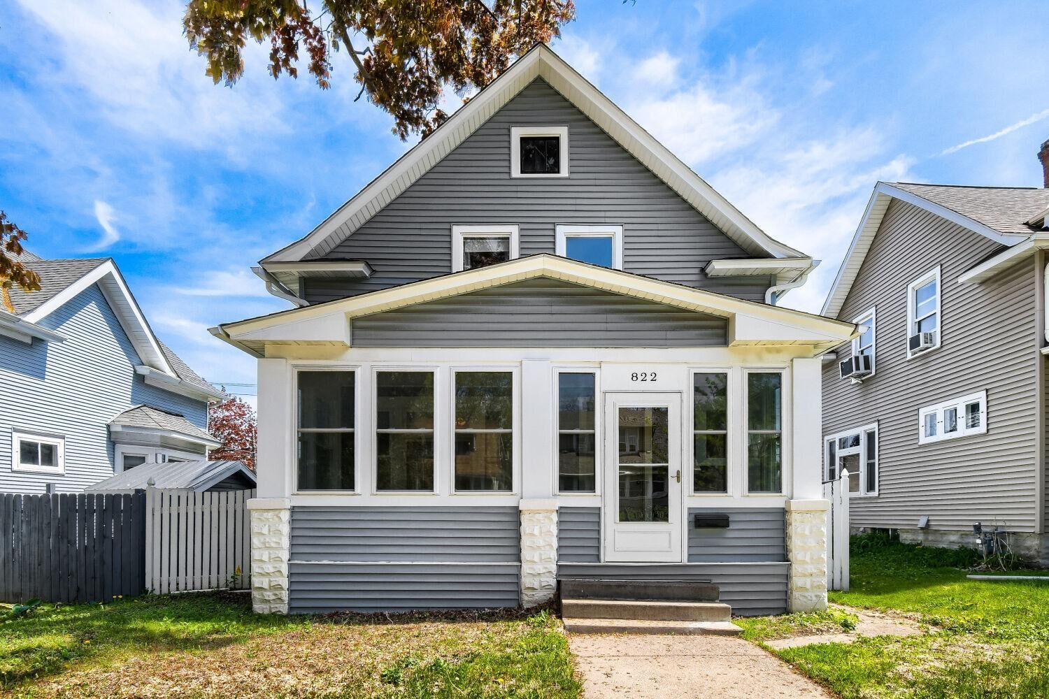 Property Photo:  822 Smith Avenue S  MN 55107 