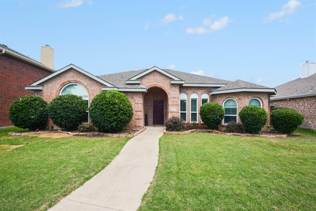Property Photo:  1523 Balboa Lane  TX 75002 