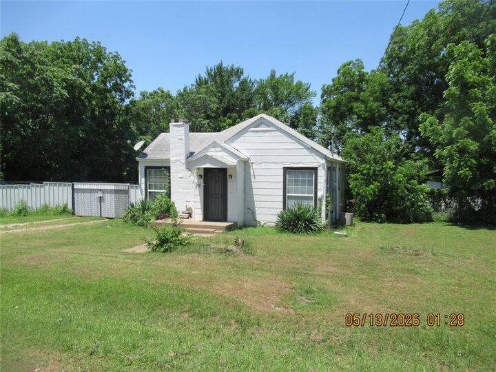 Property Photo: 201 E Dallas Street TX 75141