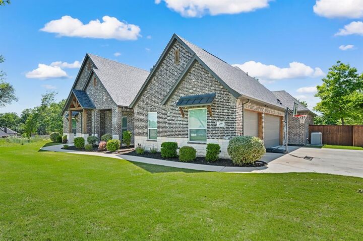 Property Photo:  200 Clayton Xing  TX 76082 