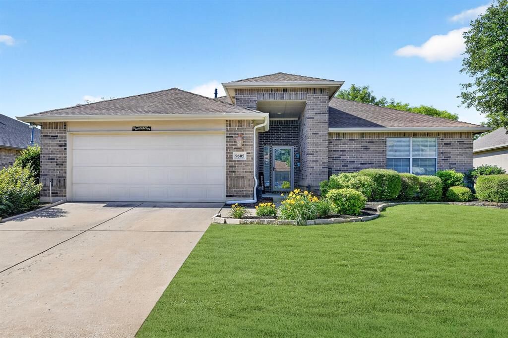 Property Photo:  9605 Rosewood Drive  TX 76207 