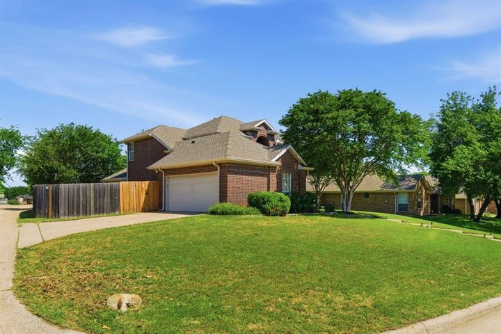 Property Photo: 1214 Holly Hill Drive TX 75052