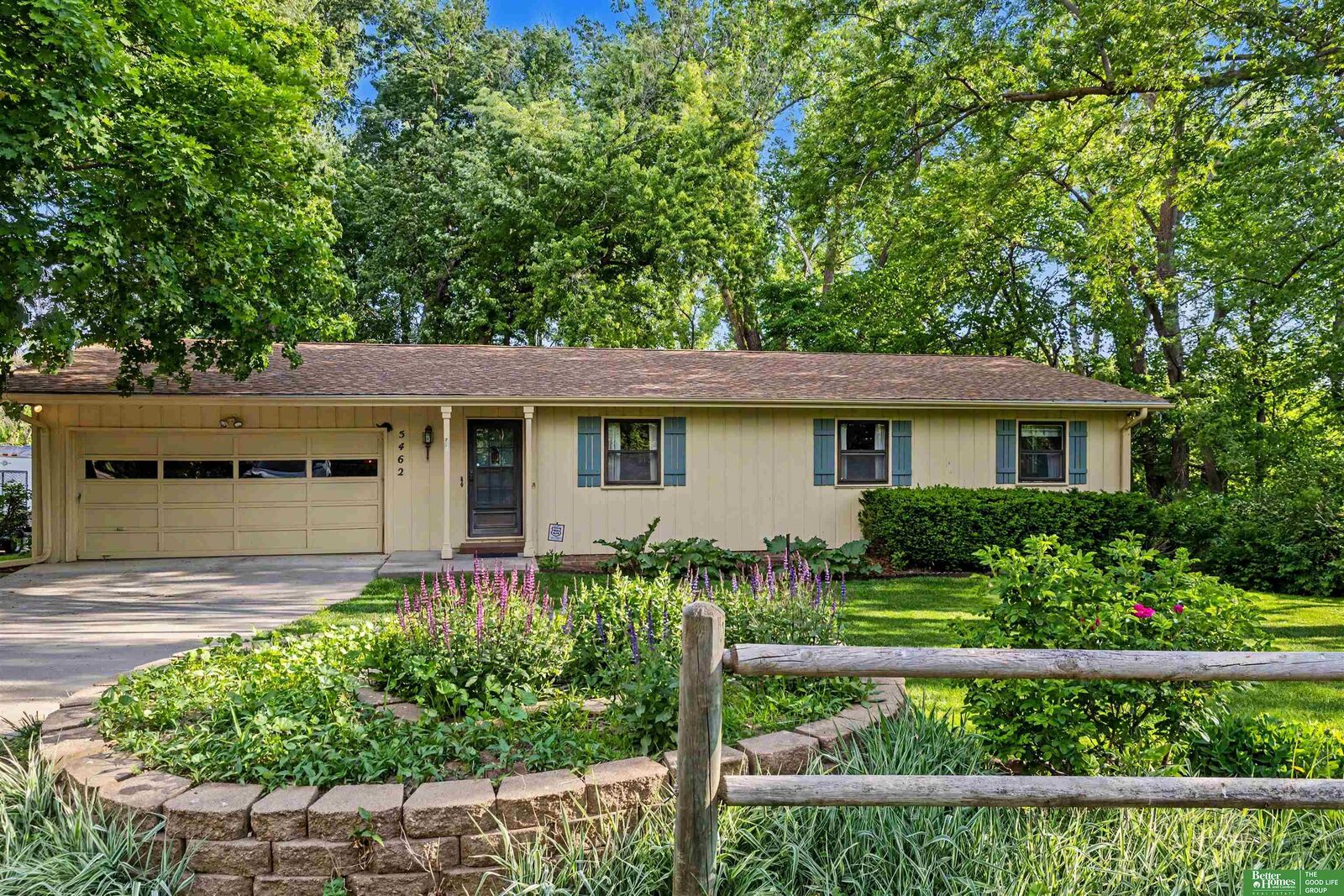 Property Photo:  5462 King Street  NE 68152 