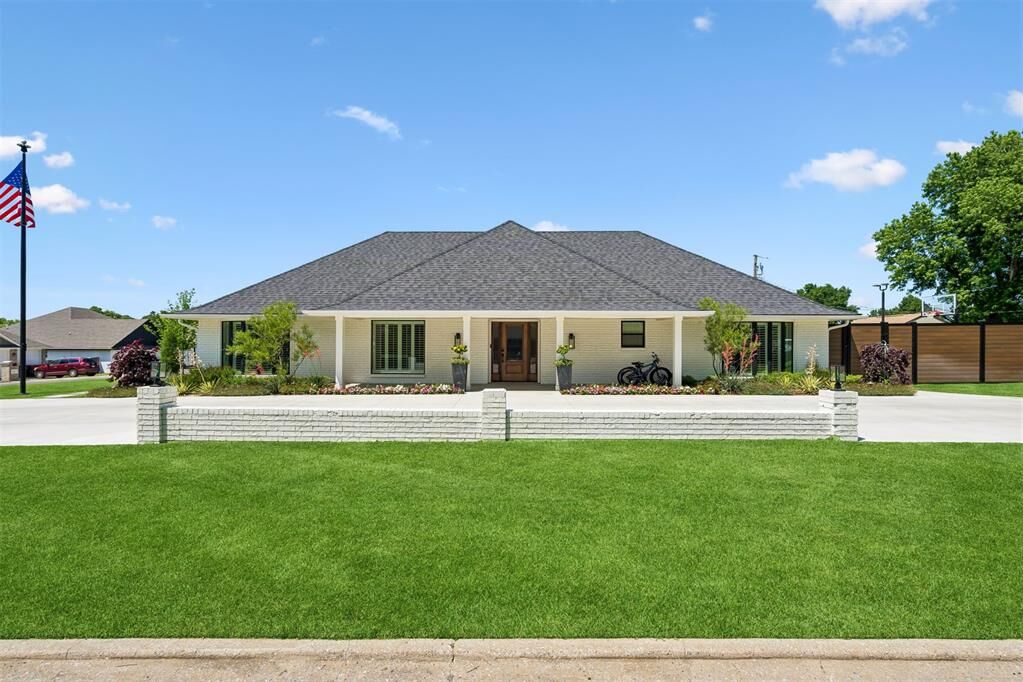 Property Photo: 627 Louisiana Street OK 73049