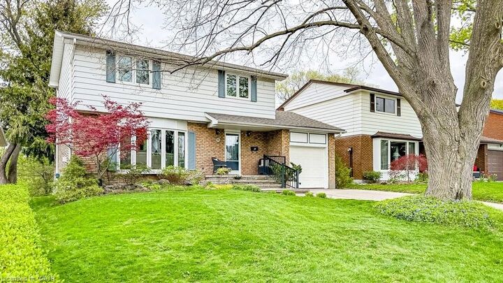 Property Photo:  19 Chateau Court  ON L9C 5P3 