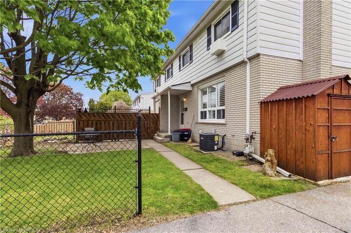 Property Photo:  51 Metcalfe Crescent C  ON N3R 2L7 