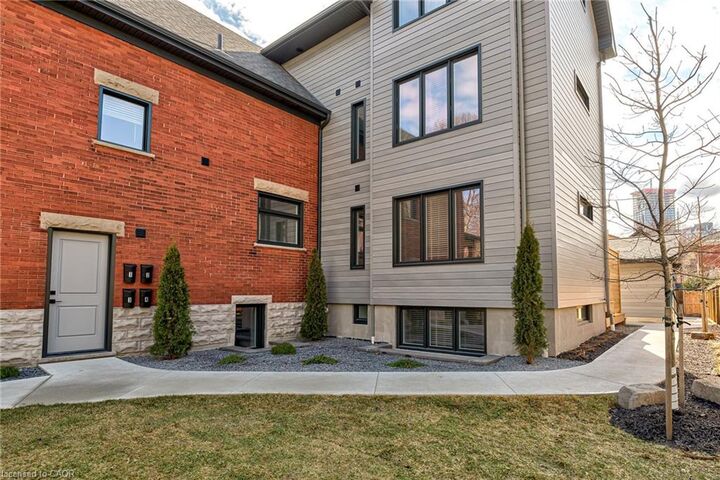 Property Photo:  93 Louisa Street 2  ON N2H 5L9 