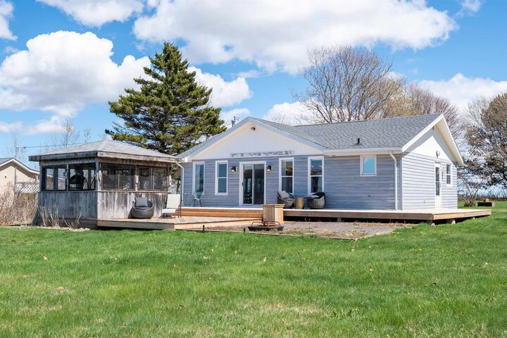 Property Photo:  337 Driftwood Lane  PE C1B 3W6 
