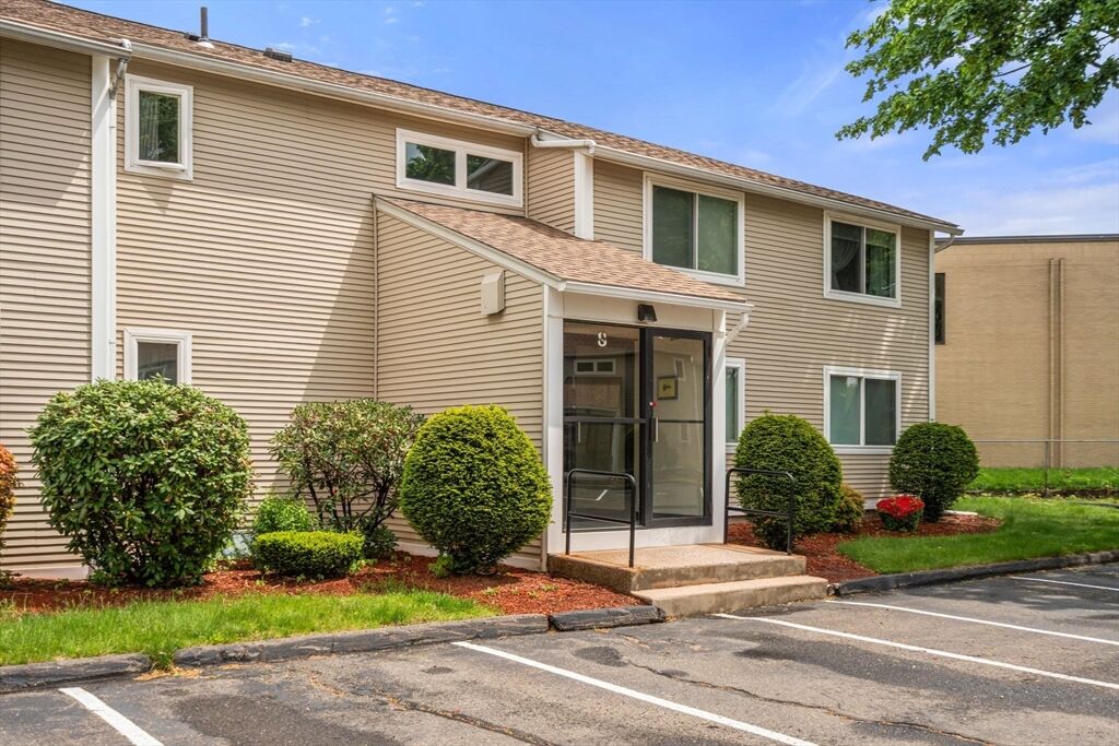 Property Photo:  8 Arbor Way A  MA 01040 