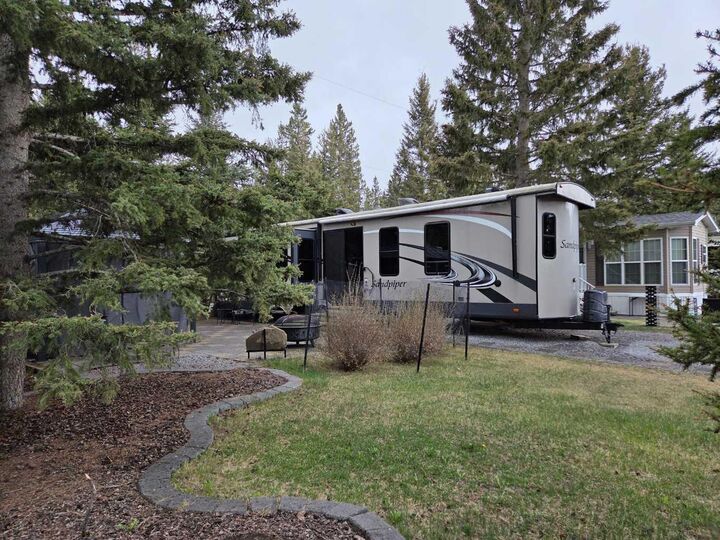 Property Photo: 3 Timber Way AB T0M 1X0