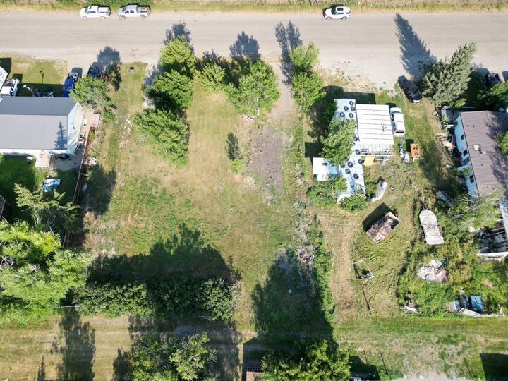 Property Photo: 837 2 Street E AB T0K 0K0