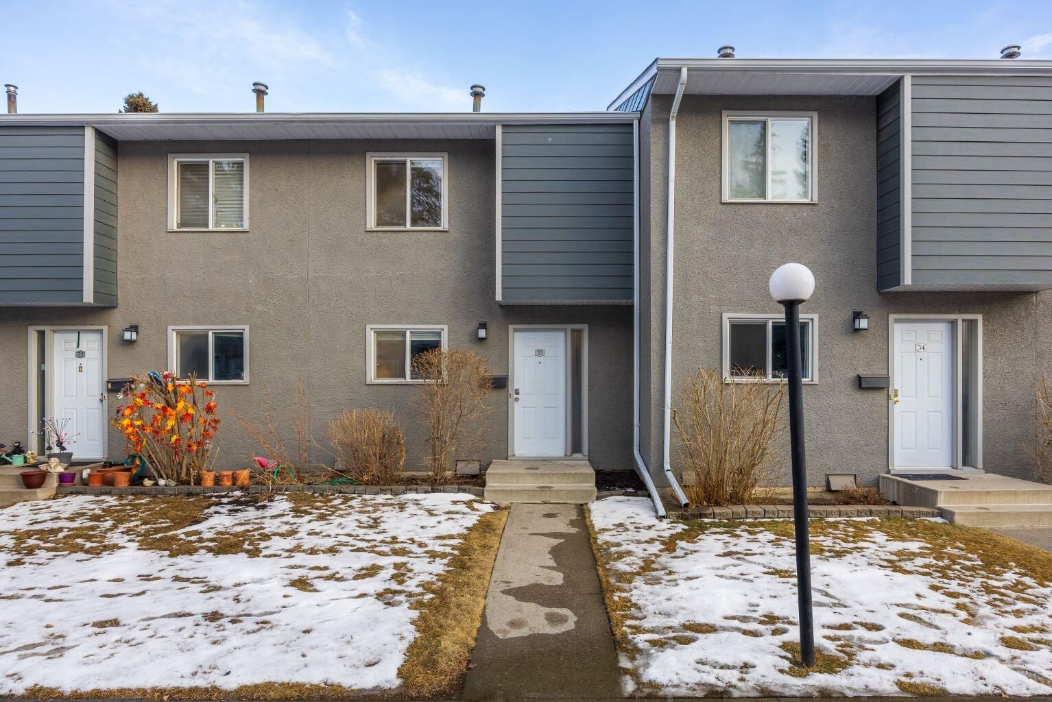 Property Photo:  219 90 Avenue SE 33  AB T2J 0A3 