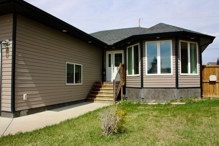 Property Photo:  #37 Ball Place  SK S0M 2C0 