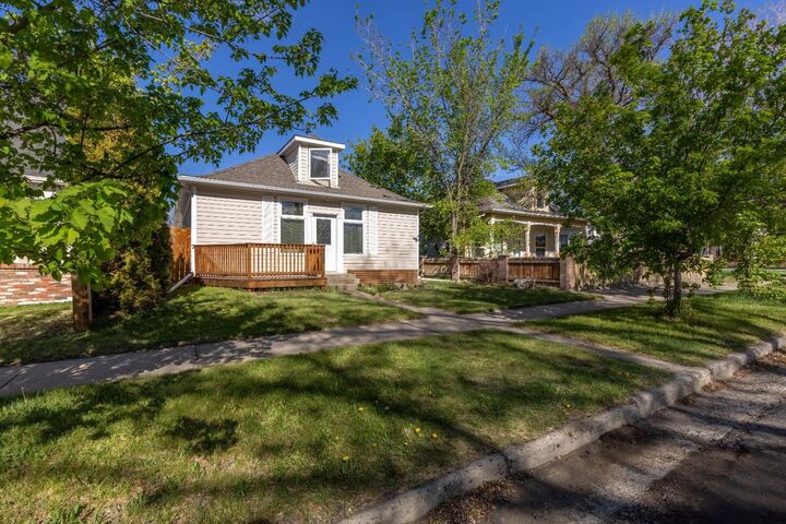 Property Photo:  412 12C Street N  AB T1H 2N1 