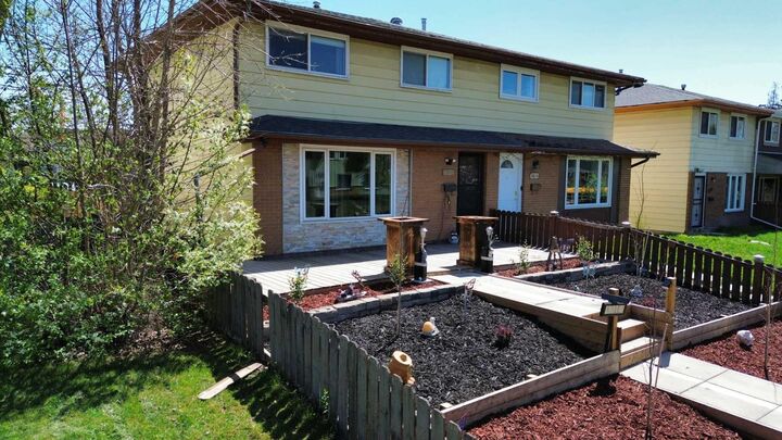 Property Photo:  3014 Doverville Crescent SE  AB T2B 1T9 