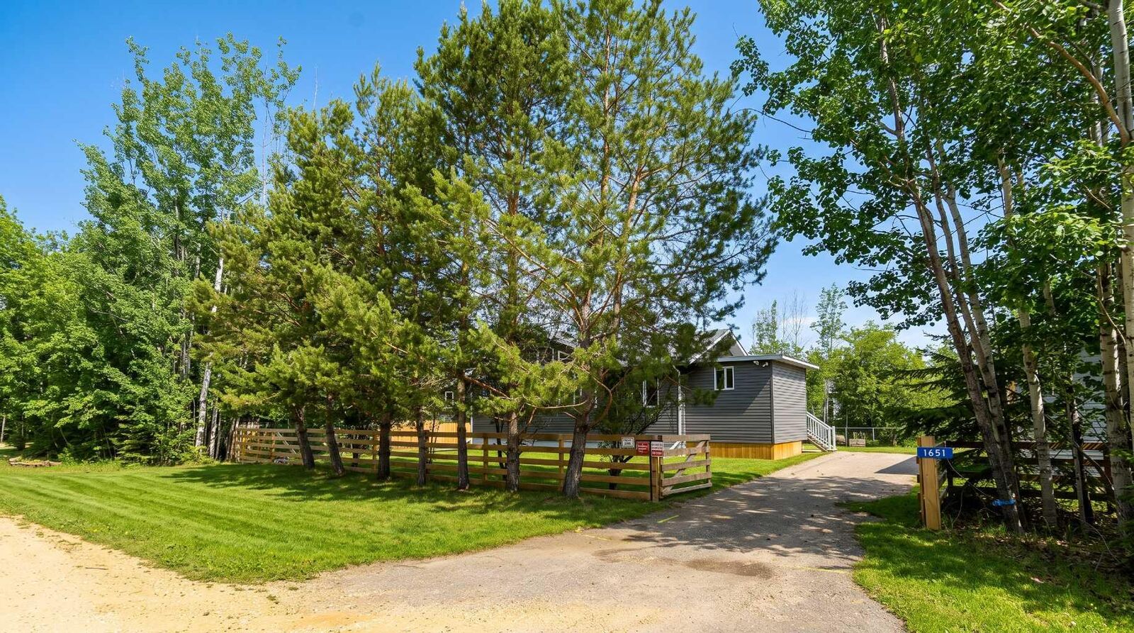 Property Photo: 1651 Lakeview Lane AB T0G 1K0