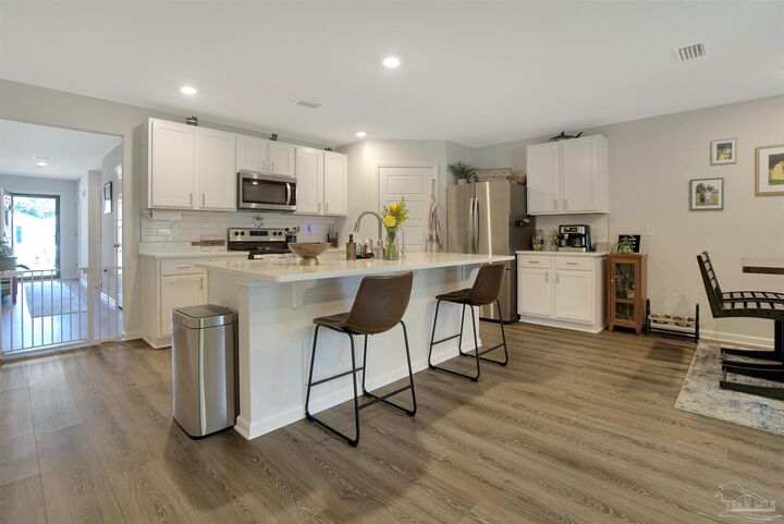 Property Photo:  951 Lovebird Ct  FL 32534 