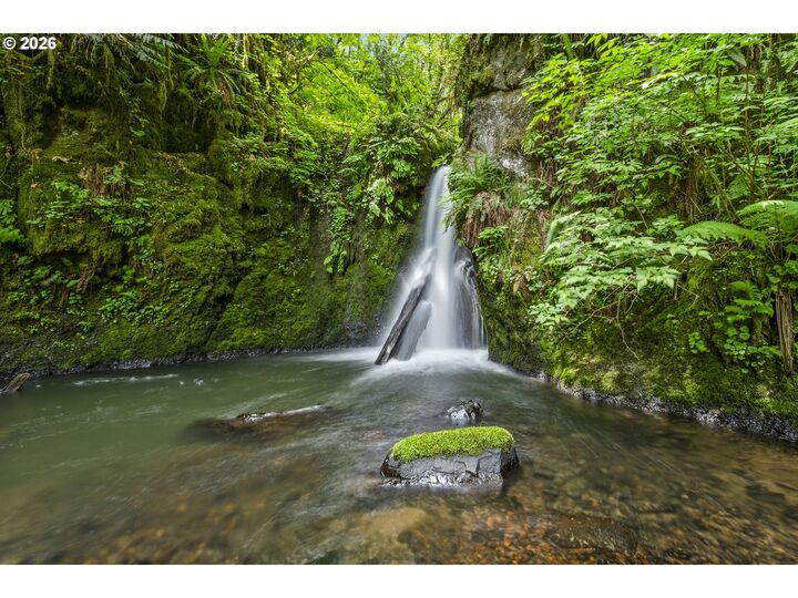 Property Photo:  865 E Columbia River Hwy  OR 97016 