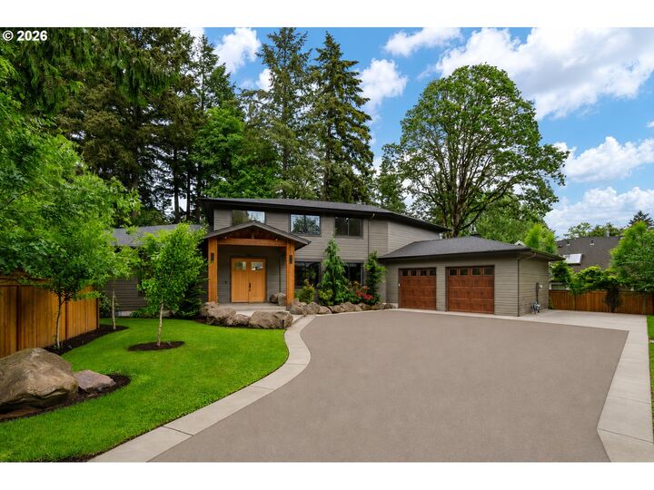 Property Photo: 3850 Lake Grove Ave OR 97035