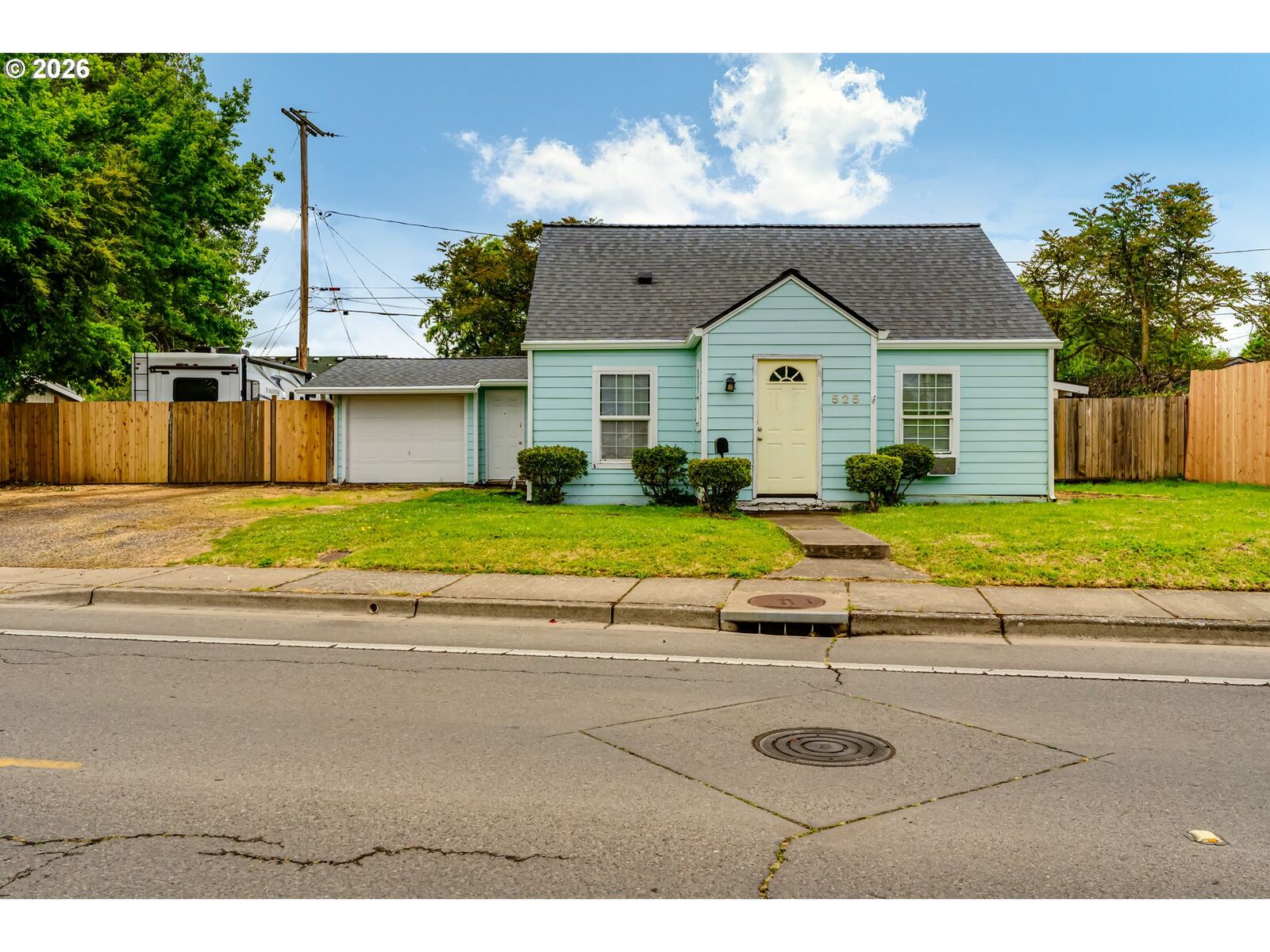 Property Photo: 525 21st St OR 97477