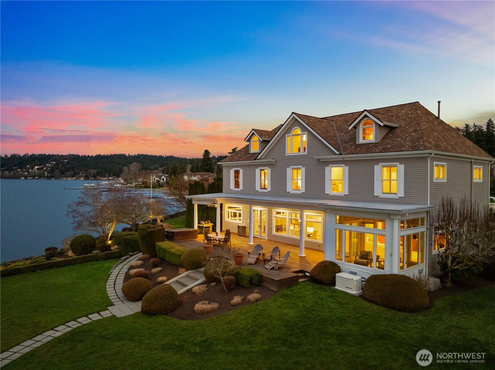 Property Photo:  649 E Lake Sammamish Parkway SE  WA 98074 