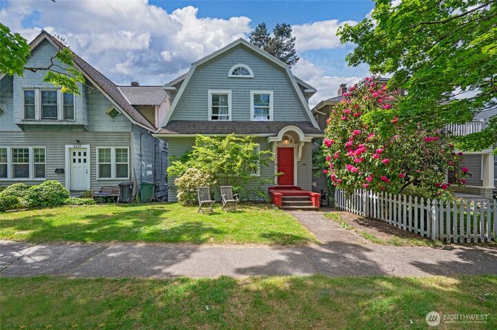 Property Photo:  5231  12th Avenue NE  WA 98105 