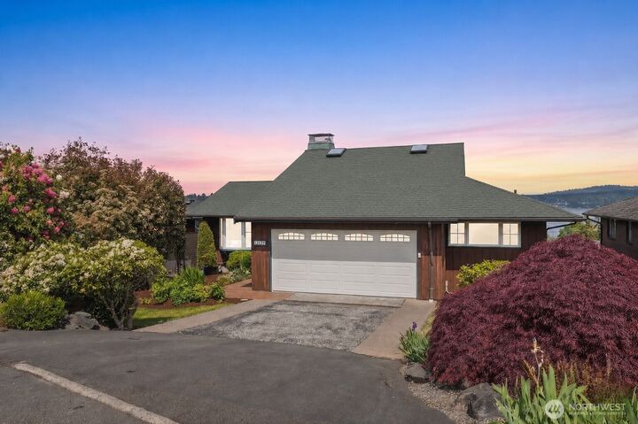 Property Photo:  10468  Forest Avenue S  WA 98178 
